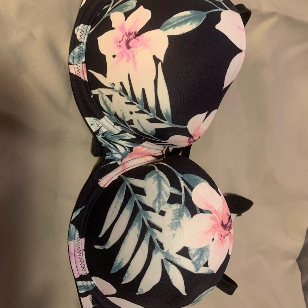 Victoria’s Secret “Pink” bra